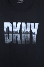 画像2: DKNY(ダナキャランニューヨーク) Hudson river S/S Logo Tee Black  (2)