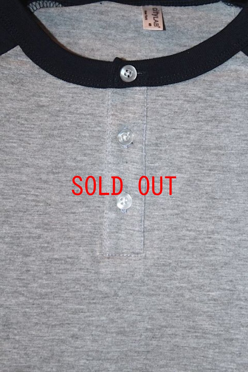 画像2: City LAB(シティーラブ) Henley Neck Raglan Sleeve Tee Navy Heather Grey ラグラン Tシャツ (2)