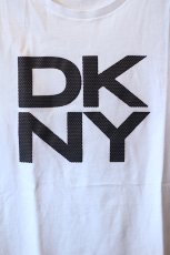 画像2: DKNY(ダナキャラン ニューヨーク) Classic Logo S/S Tee White (2)