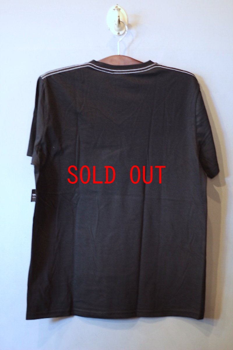 画像3: DKNY(ダナキャラン ニューヨーク) JEANS Logo S/S V-Neck Tee Black (3)