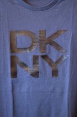 画像2: DKNY(ダナキャラン ニューヨーク) Classic Logo S/S Tee Navy (2)