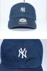 画像1: 47 Brand(フォーティーセブンブランド) New York Yankees Ball Cap Small Logo Navy White ネイビー ホワイト スモール ロゴ Round 6 Panel メンズ ユニセックス ラウンド キャップ MLB メジャー スポーツ ヤンキース     (1)