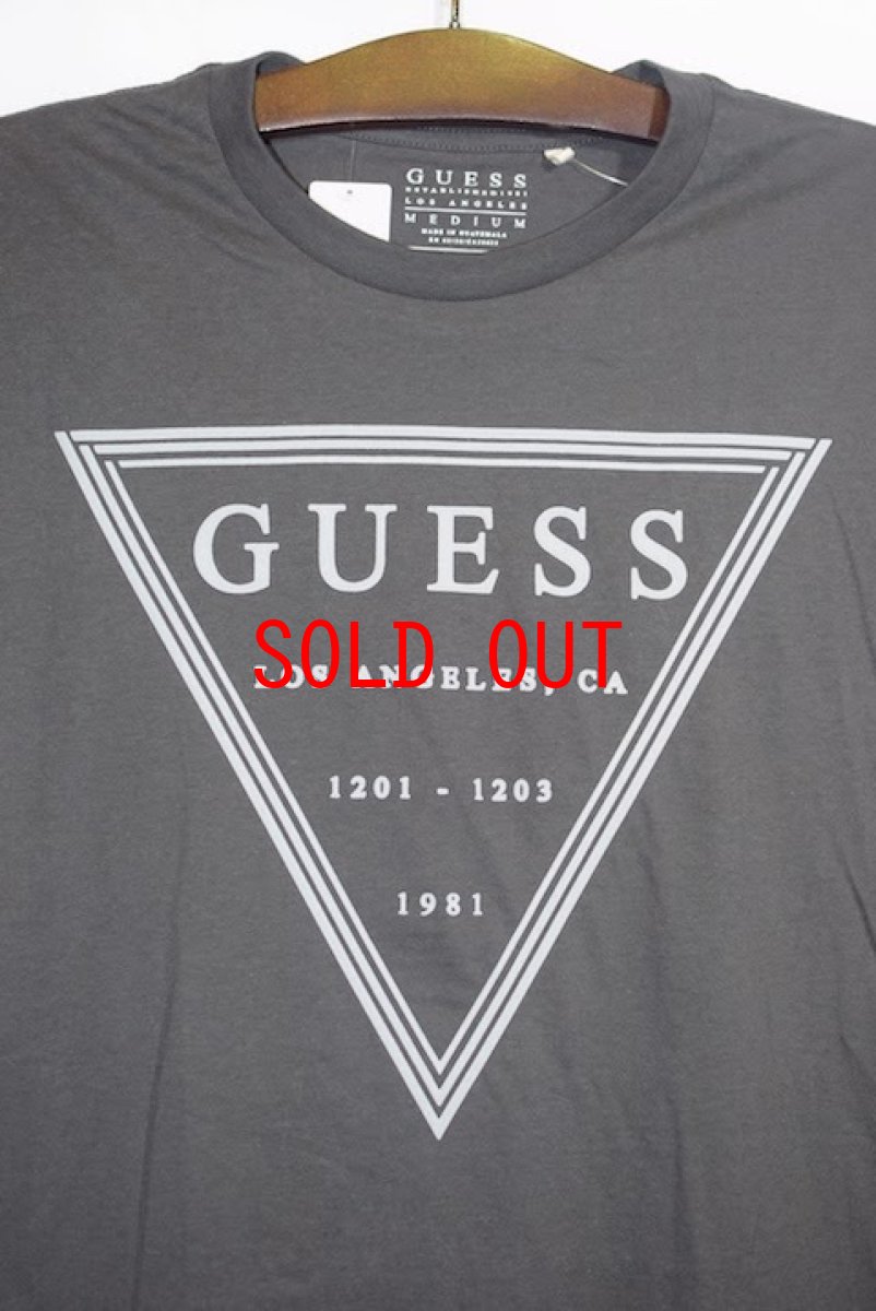 画像1: Guess(ゲス) S/S Logo Tee Charcoal トライアングル ロゴ 半袖 Tシャツ  (1)