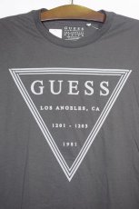 画像1: Guess(ゲス) S/S Logo Tee Charcoal トライアングル ロゴ 半袖 Tシャツ  (1)
