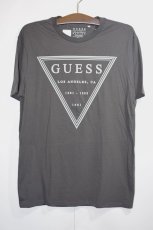 画像2: Guess(ゲス) S/S Logo Tee Charcoal トライアングル ロゴ 半袖 Tシャツ  (2)