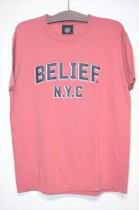 画像1: Belief (ビリーフ) College Logo S/S Tee Cumin カレッジ ロゴ 半袖 Tシャツ (1)