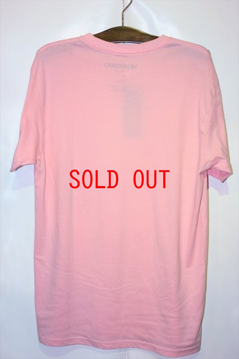 画像3: Mo'&Mo' NewYork(モーアンドモー ニューヨーク) Logo S/S Tee Pink 半袖 Tシャツ (3)