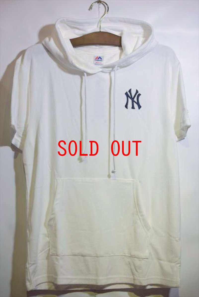 画像1: Majestic(マジェスティック) New York Yankees Pile S/S Hooded Tee White ニューヨーク ヤンキース パイル フード Tシャツ (1)