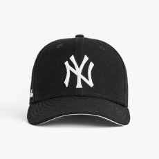 画像2: × New Era (ニューエラ) LP 59Fifty Cap NewYork Yankees  Black White ニューヨーク ヤンキース Kith ブラック ホワイト (2)