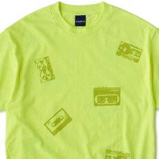 画像2: Oldies S/S Tee 半袖 総柄 オールディーズ Cassette Tape カセット テープ Tシャツ Neon Yellow (2)