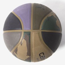 画像3: × Spalding Valiant 4 Basketball スパルディング コラボレーション バスケット ボール 7号 Camo Laurel Black Air Force Grey Leather (3)