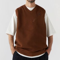 画像1: Kanokost V- Neck Vest カノコ Vネック ベスト ジップ ポケット Brown (1)