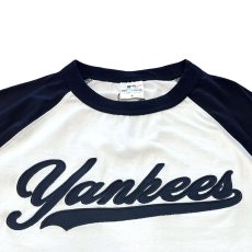 画像3: X New York Yankees Script Logo Raglan S/S Tee ニューヨーク ヤンキース 半袖 ラグラン Tシャツ 公式 Official  (3)