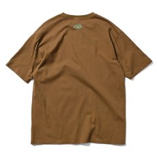 画像2: Dead Presidents Logo S/S Tee BRN デッドプレジデント ロゴ 半袖 Tシャツ (2)