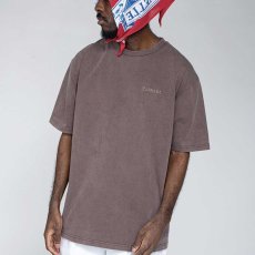 画像1: Old English Logo S/S Pigment Dyed Tee BRN オールドイングリッシュ ピグメント ロゴ 半袖 Tシャツ (1)