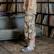 画像2: Interbreed Cropped Camouflage Shorts Desert Camo カモフラージュ カーゴ ショーツ 8分丈 パンツ (2)