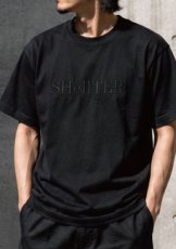 画像2: 【Shellter 沖縄 Tシャツ メンズファッション】 Original EMB Logo S/S Tee Black シェルター 半袖 シャツ 同色刺繍 (2)