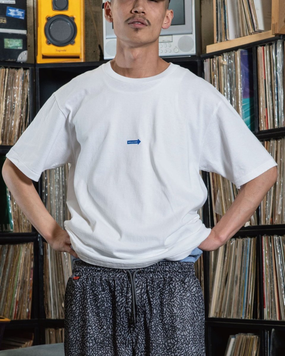 画像2: INTERBREED Suite Room SS Tee White インターブリード スナップ 半袖 Tシャツ バックプリント 蛍光 サンプリング 沖縄 ストリートファッション (2)