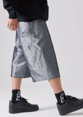 画像1: FUBU メタリック デニム ショートパンツ フブ ジーンズ ハーフパンツ ラメ Y2K 沖縄 ショートパンツ 沖縄 メンズ服 Silver (1)