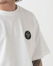 画像2: FAT EMBEROUND S/S Logo Embroidery Tee White ロゴ 刺繍 半袖 Tシャツ 沖縄 メンズファッション (2)