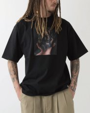 画像1: 【F.A.T. × Mariko Enomoto × SB Tシャツ メンズファッション 通販】M.E. "Daughter" Graphic Pocket Tee Black グラフィック ポケット Tシャツ ブラック 沖縄  (1)