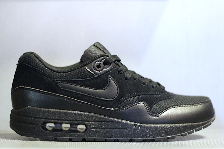 air max 1 essential triple black